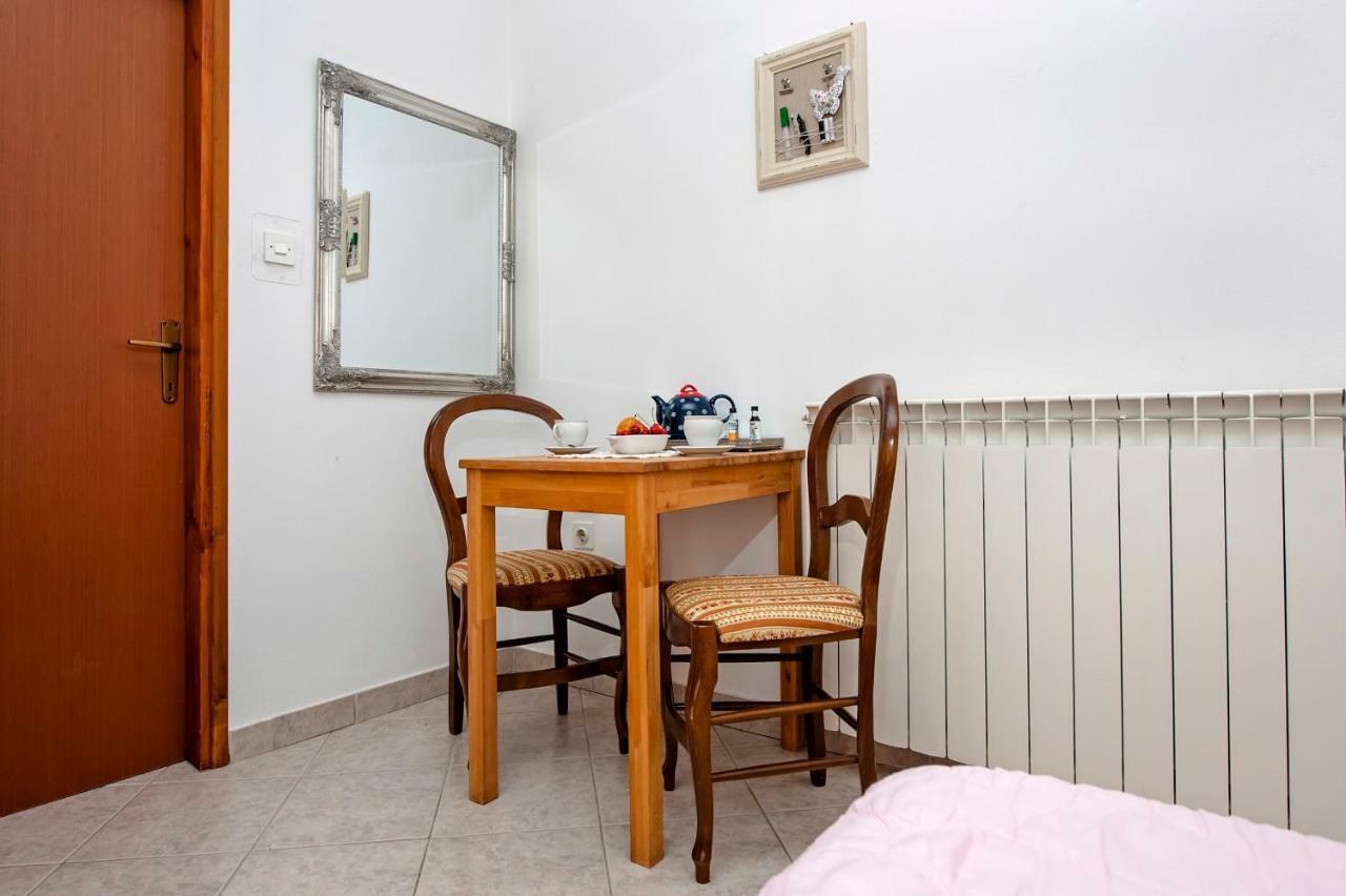 Vila Dolores Rovigno Esterno foto