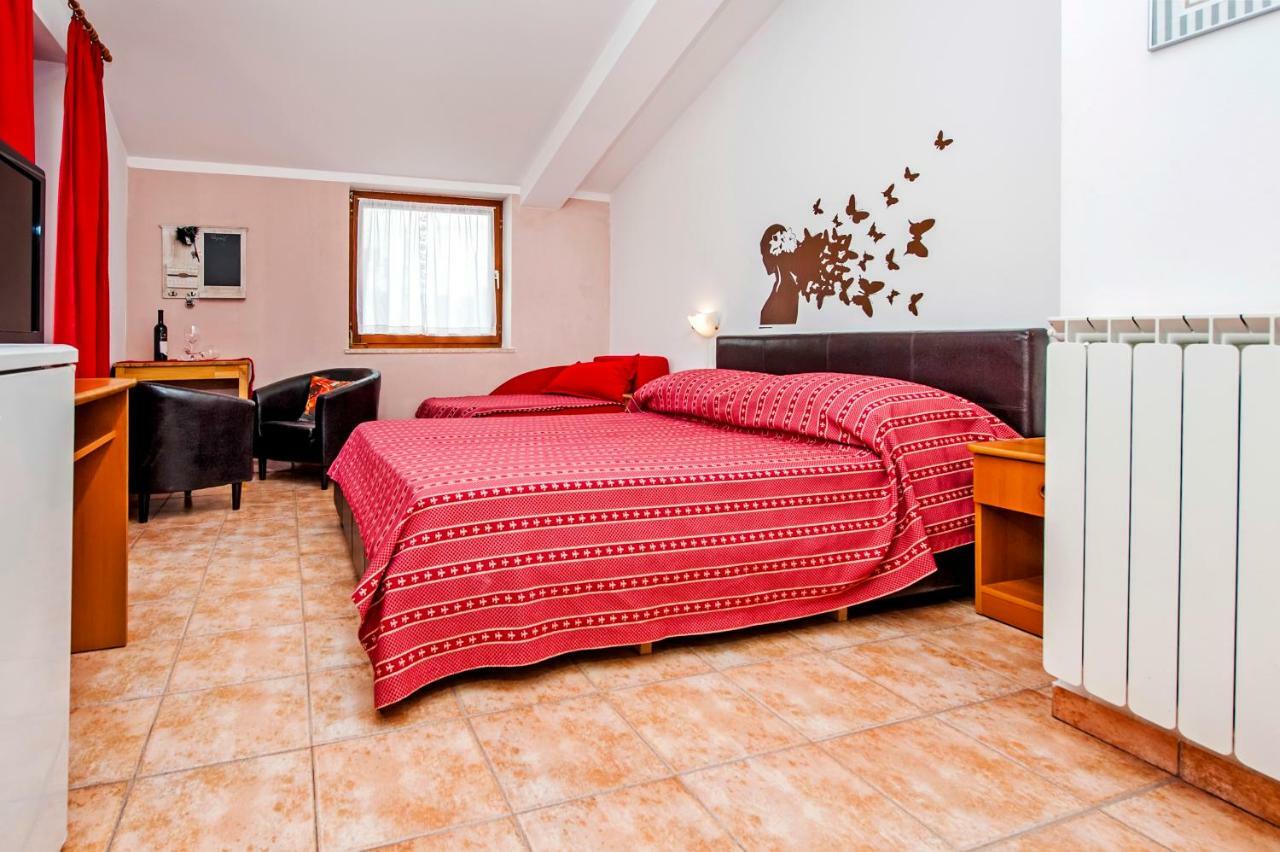 Vila Dolores Rovigno Esterno foto